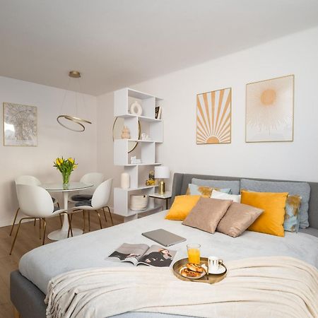Gold Premium Central Suite 950 M To Central Station Parking Warschau Exterior foto