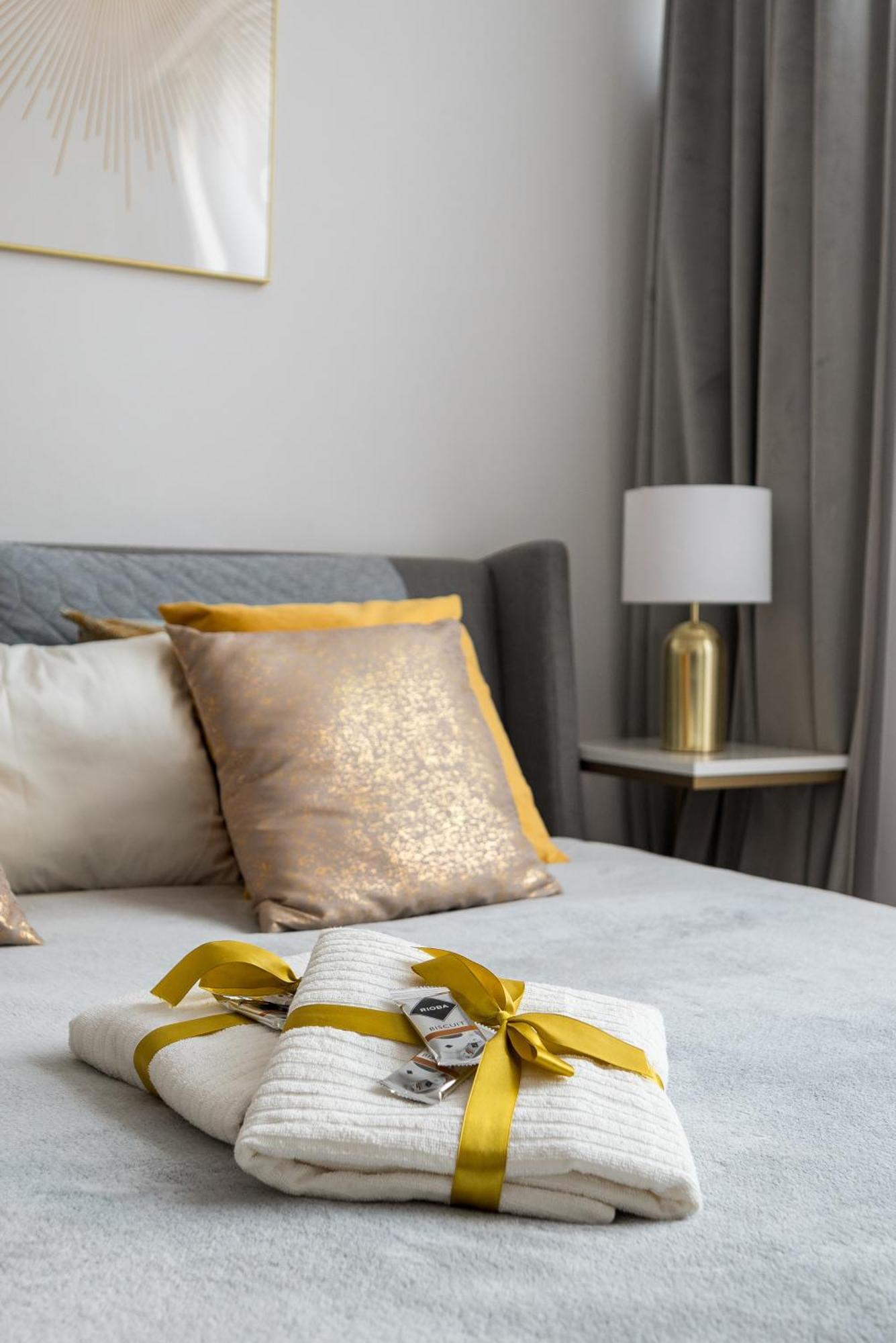 Gold Premium Central Suite 950 M To Central Station Parking Warschau Exterior foto