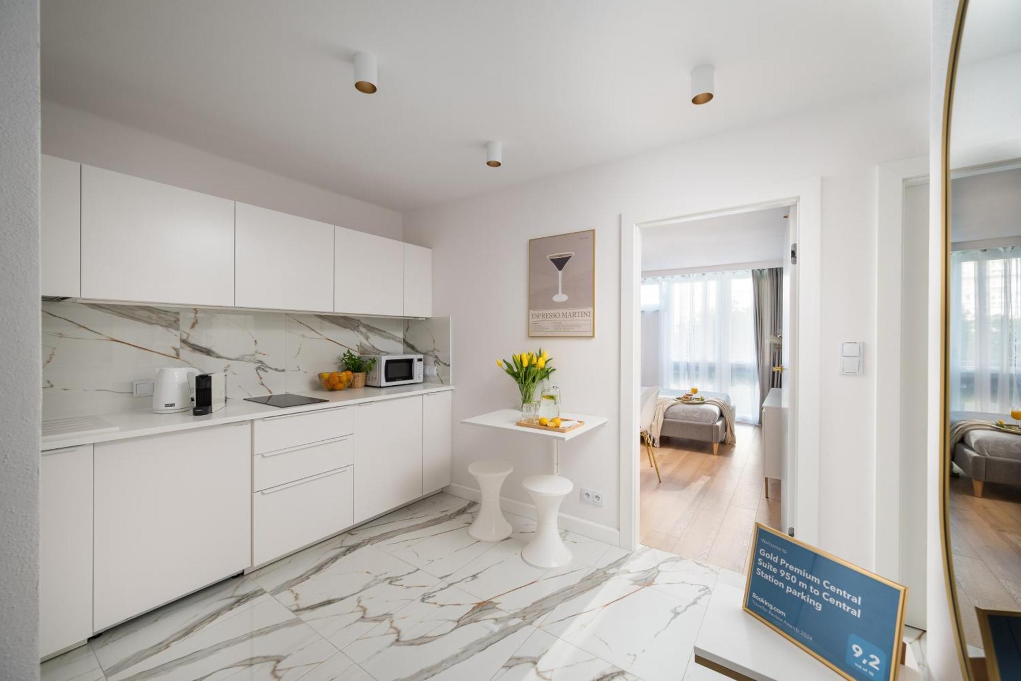 Gold Premium Central Suite 950 M To Central Station Parking Warschau Exterior foto